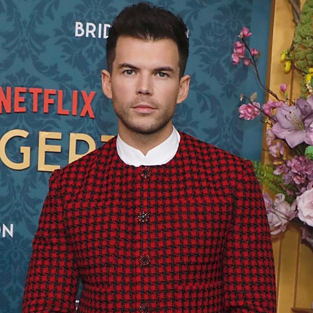 Luke Newton, más allá de Colin Bridgerton: dislexia, gran cambio físico y sus escenas de sexo con Nicola Coughlan