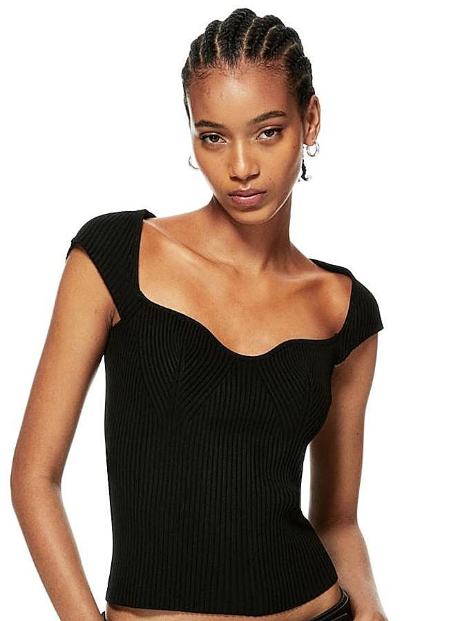 Imagen - Top negro con escote corazón