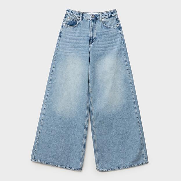 Vaqueros wide leg de Stradivarius. 
