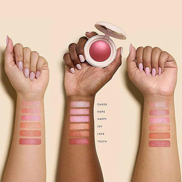 Swatches del colorete Soft Pinch Luminous Powder Blush de Rare Beauty