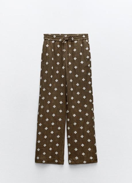 Imagen - Pantalones con bordados de Zara (35,99 euros)