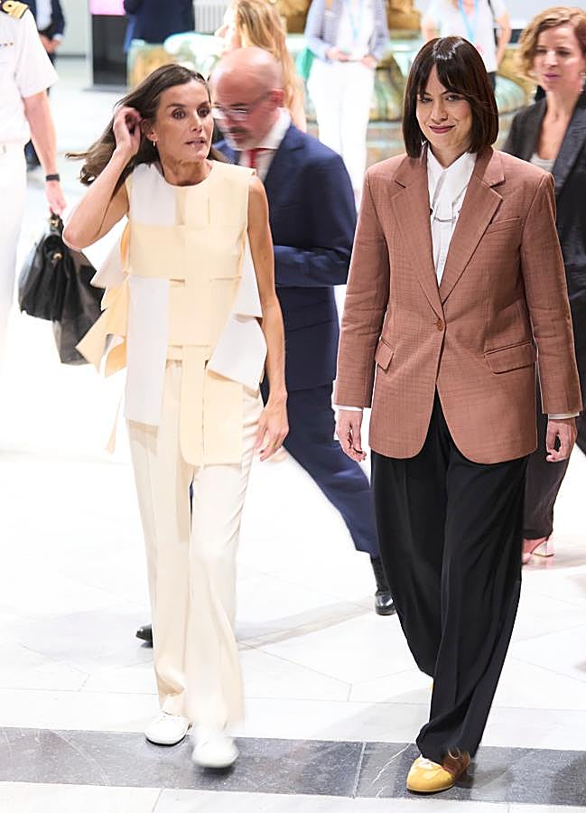 Imagen - La reina Letizia y Diana Morant juntas en el evento de ayer./ LIMITED PICTURES