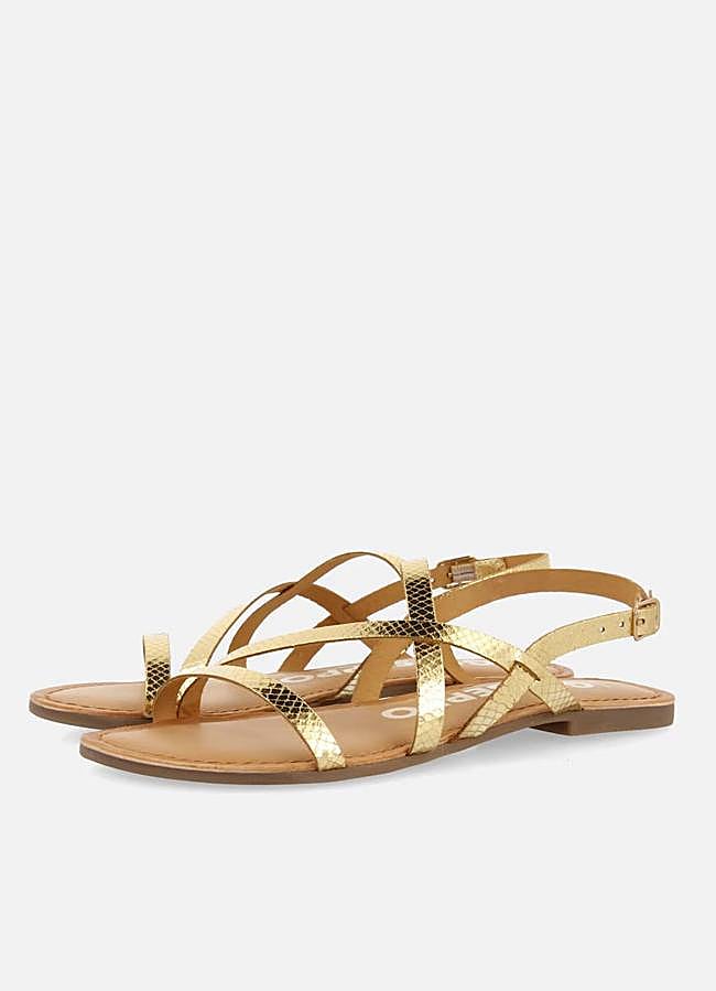 Imagen - Sandalias doradas grabadas