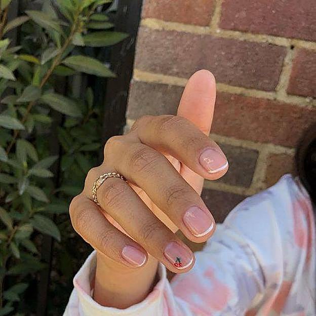 Uñas micro french estilo cherry nails