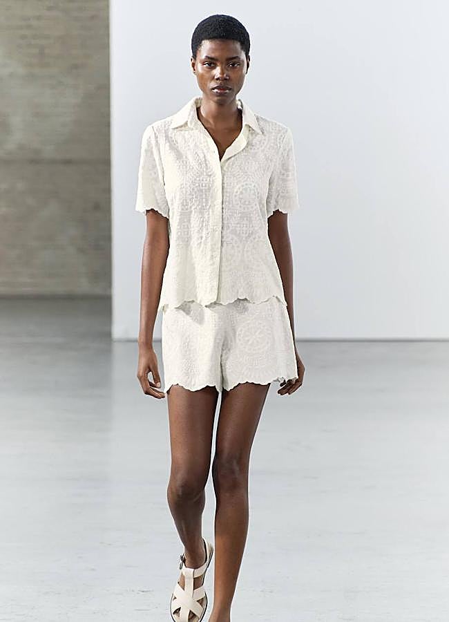 Imagen - Conjunto bordado floral con shorts y camisa