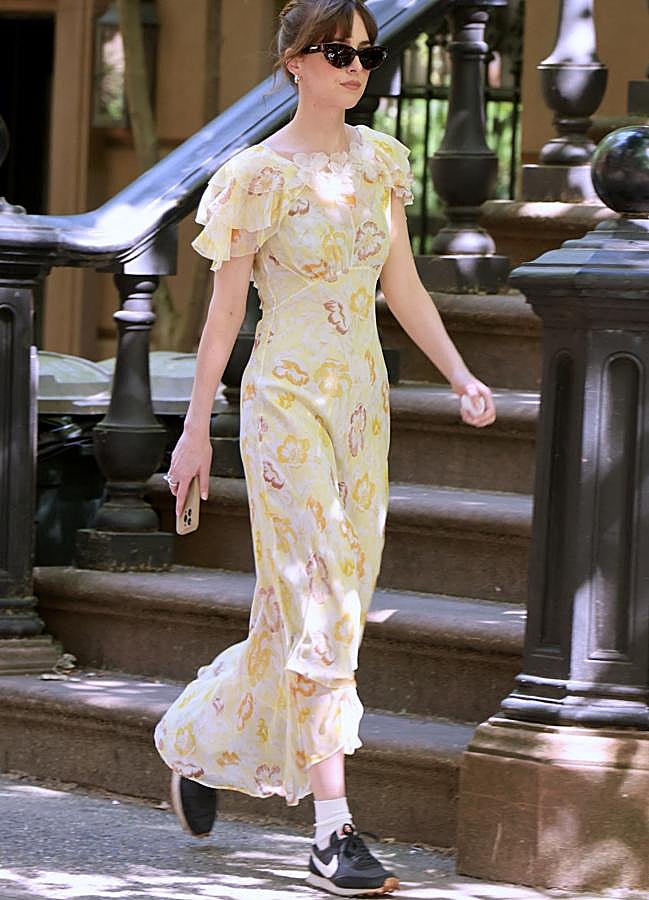 Imagen - Dakota Johnson con las zapatillas Nike Daybreak.