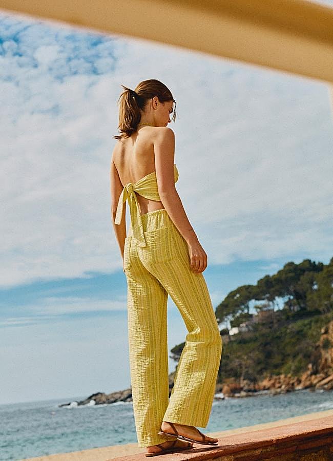 Imagen - Conjunto amarillo de Pull&Bear: pantalón 22,99 euros y top 15,99 euros.