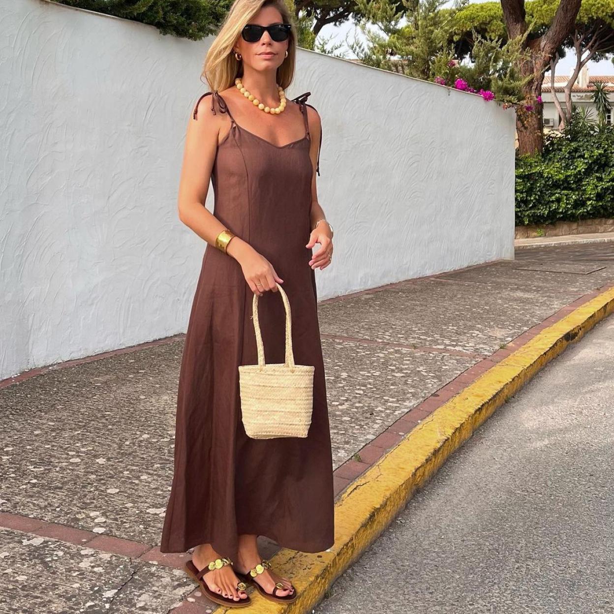 La influencer Bea. P. Fernández con unas sandalias de estilo griego.