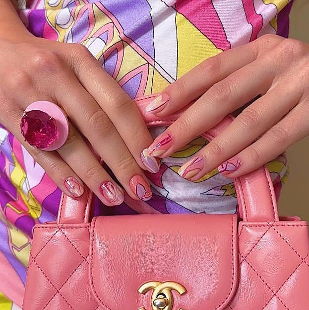 Ni esmalte ni pegatinas, estos productos para las uñas te harán conseguir manicuras originales en casa