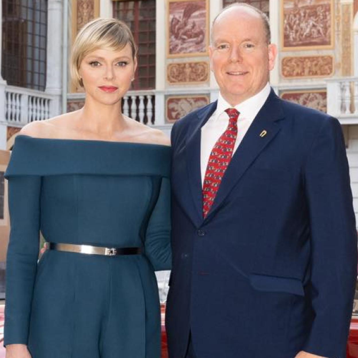 Charlène y Alberto de Mónaco vuelven a compartir gestos de complicidad.