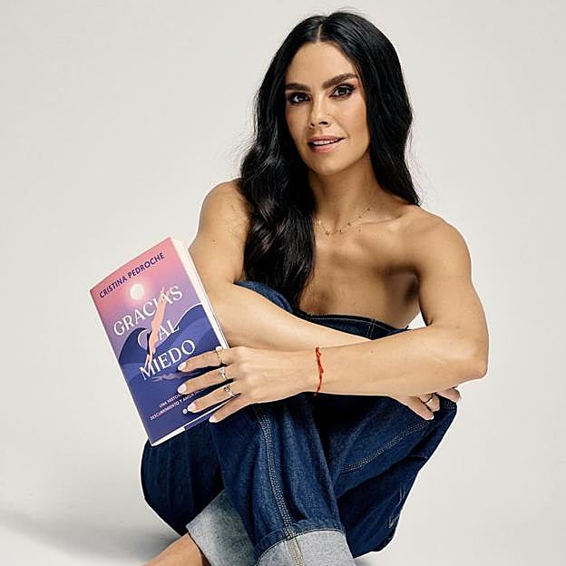 Cristina Pedroche con su libro