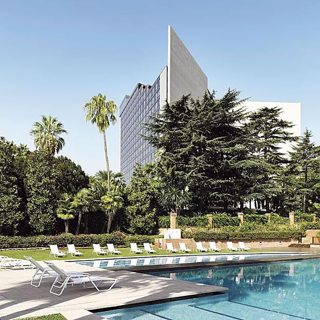 Piscinas y jardines del Hotel Torre Melina Gran Meliá
