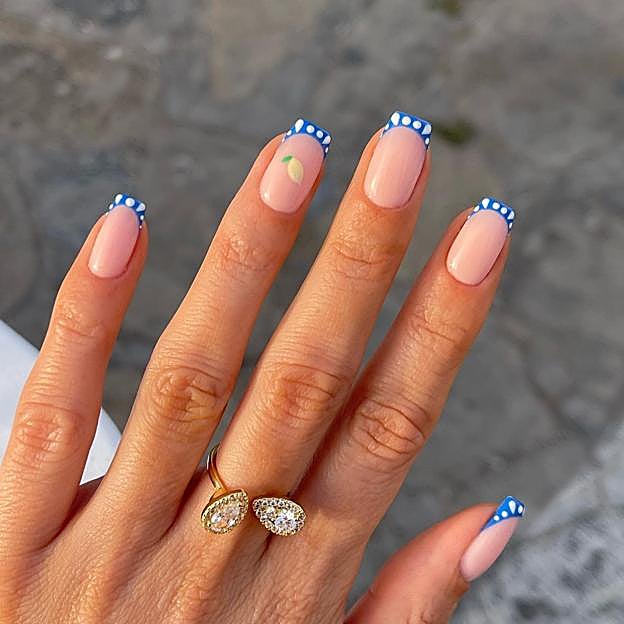 @zoemollienails