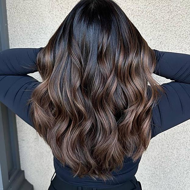 Mechas babylight color chocolate claro para morenas