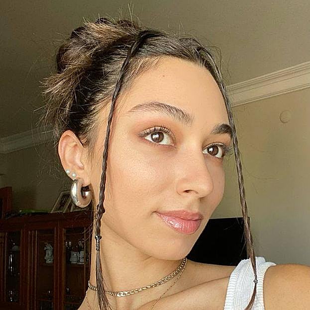 Moño con trenzas face framing