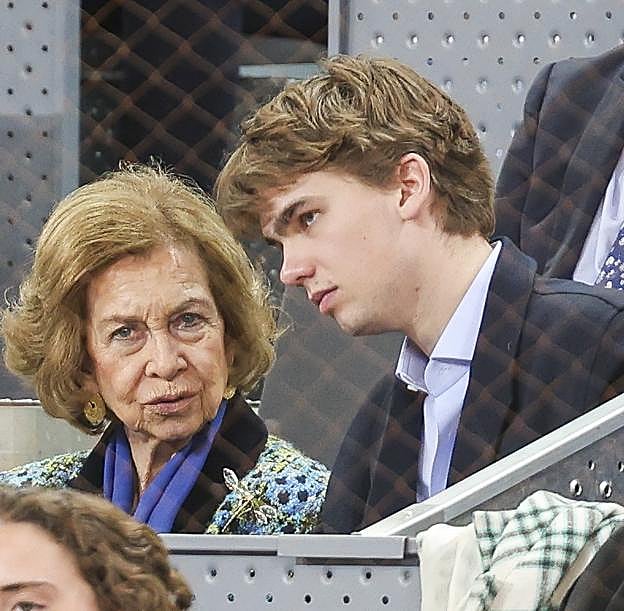La reina Sofía y su nieto Miguel, durante un partido de tenis. 