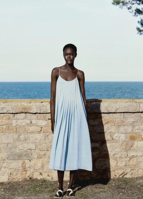 Imagen - Vestido azul de Massimo Dutti (99,95 euros)