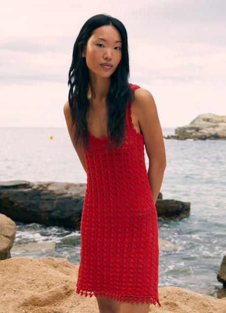 Imagen - Vestido rojo de Stradivarius (25,99 euros)