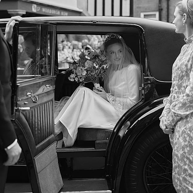 la nueva duquesa de Westminster, llegando a la iglesia el día de su boda. 