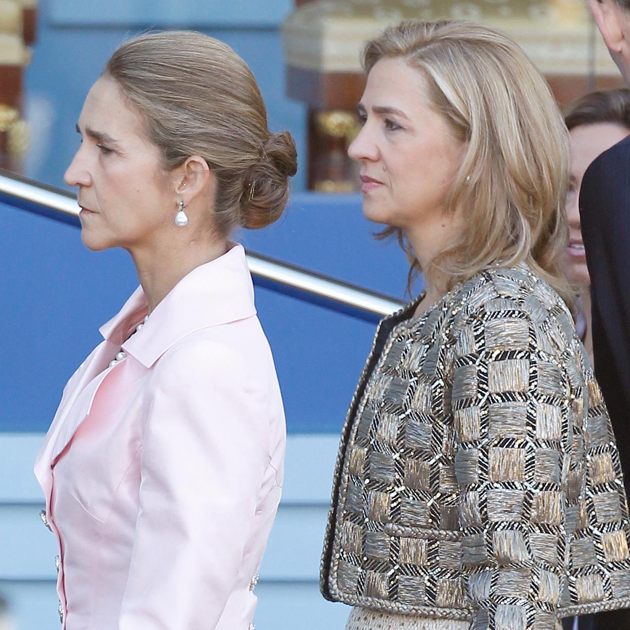 Las infantas Elena y Cristina junto a Juan Valentín Urdangarin. 