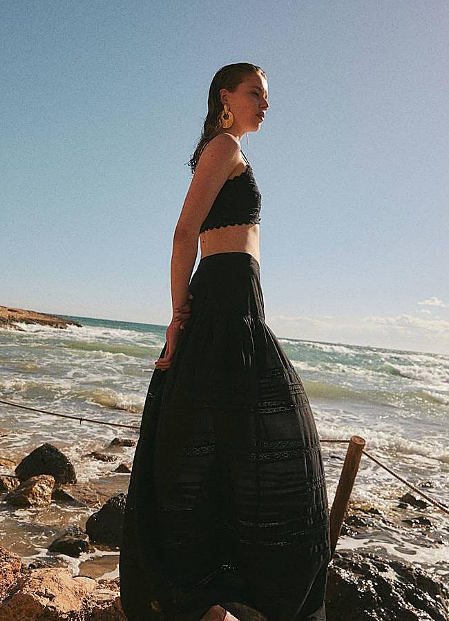 Imagen - Falda midi amplia con encaje en color negro