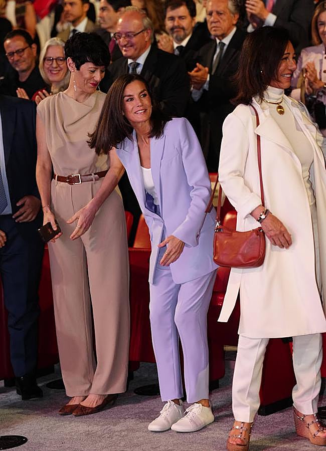 Imagen - La reina Letizia con un traje de Bleis. / LIMITED PICTURES