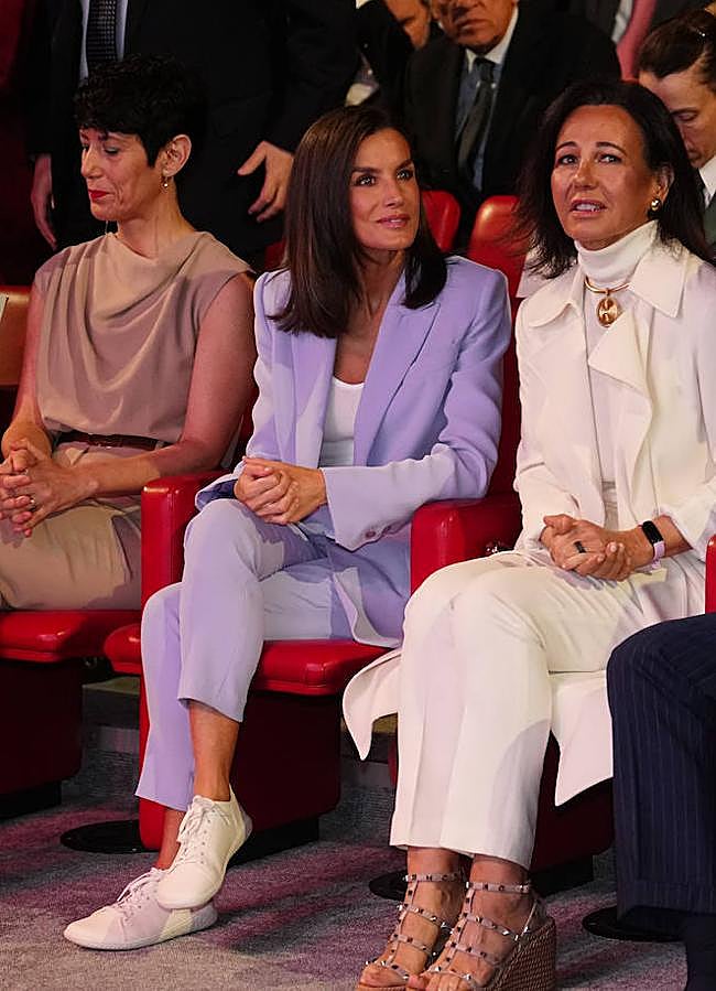 Imagen - La reina Letizia y su look cómodo y favorecedor. / LIMITED PICTURES