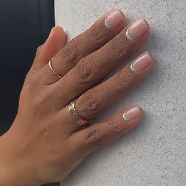 Manicura francesa invertida