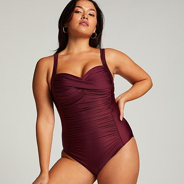 Imagen principal - Qué traje de baño sienta mejor en cada tipo de cuerpo, según un experto