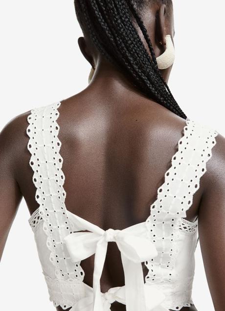 Imagen - Top blanco de H&M (35,99 euros euros)