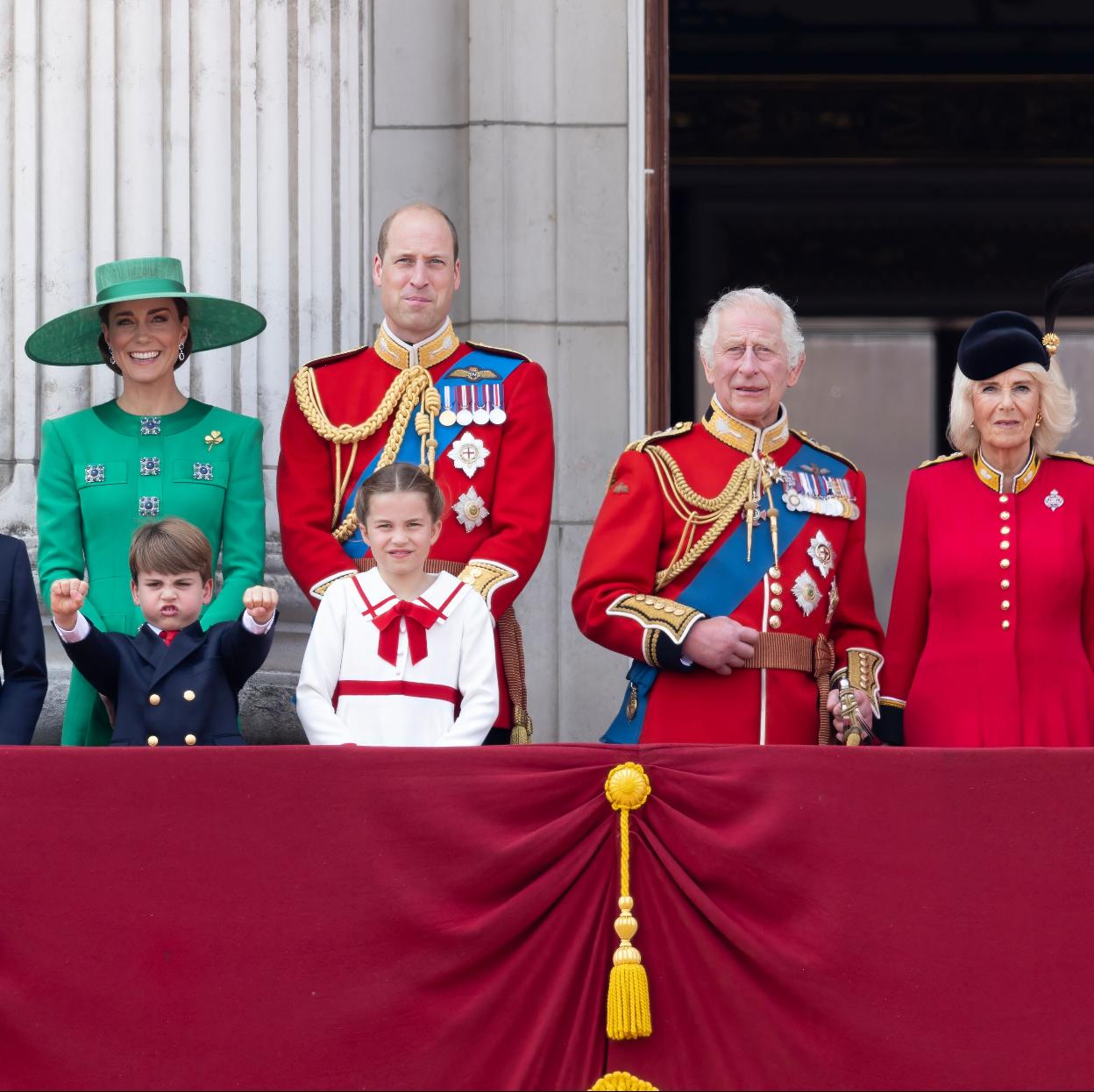 Algunos miembros de la familia real inglesa en el balcón de Buckingham para el Trooping the Colour 2023. 