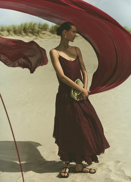 Imagen - Vestido de tirantes de Massimo Dutti (149 euros)