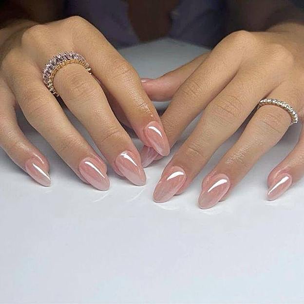 Blush nails con acabado glaseado