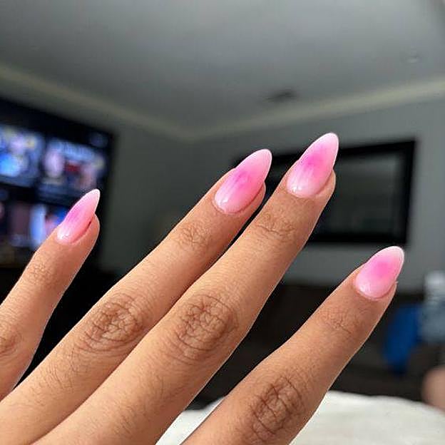 Uñas blush nails en rosa fuerte