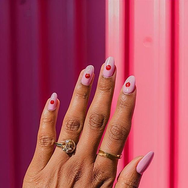 Uñas fruity con cerezas