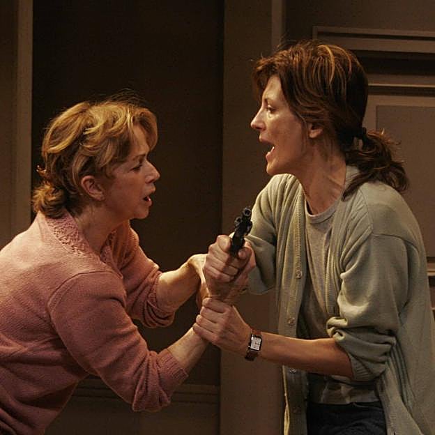 Remedios Cervantes con Carmen de la Maza en 'Buenas noches, madre'. 