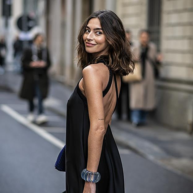 El spray que necesitas usar si con el calor te suele aparecer acné en la espalda