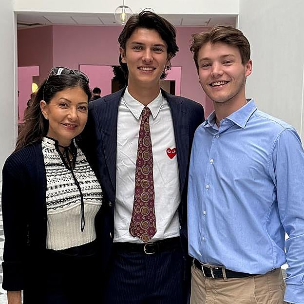 Nicolás de Dinamarca ha compartido esta foto con su madre y con su hermano en su perfil de Instagram.