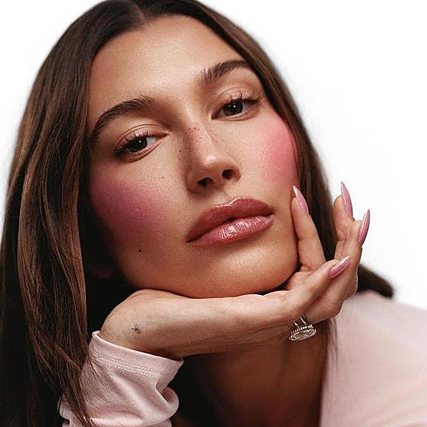 Strawberry blush, la tendencia de colorete viral icónica de Hailey Bieber que más favorece a todas