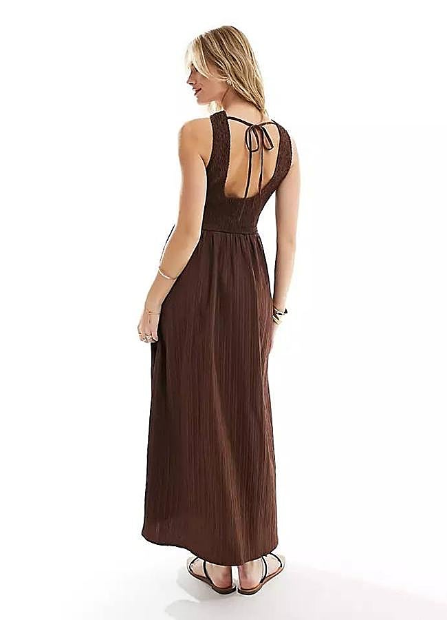 Imagen - Vestido largo con espalda descubierta en marrón chocolate