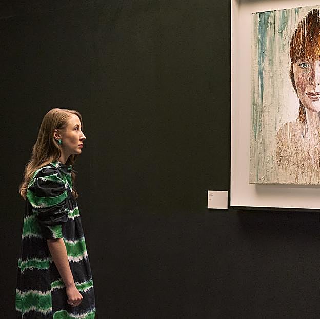 Erin Doherty en una imagen de Chloe, la miniserie británica de Prime video.