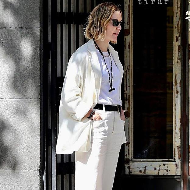 El look de Zara de Marta Ortega que vas a querer copiar este verano: pantalones de lino blanco y las manoletinas más cómodas