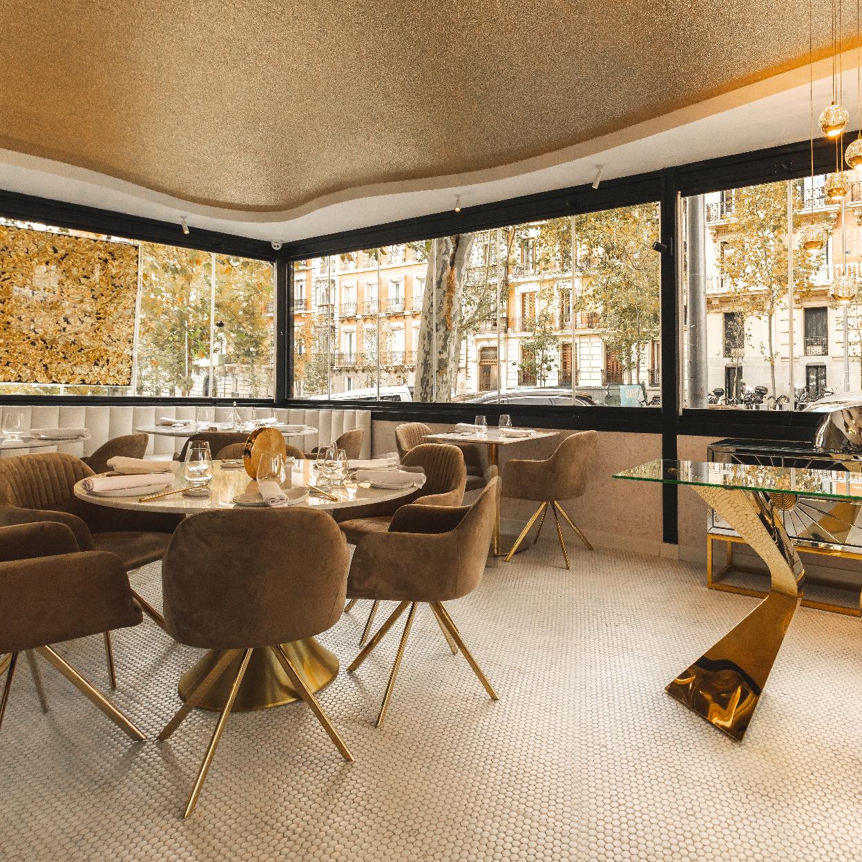 Vista del cenador en el que se ubica el comedor de Zeitaku, un restaurante japonés con una propuesta tan sobresaliente como exquisita.