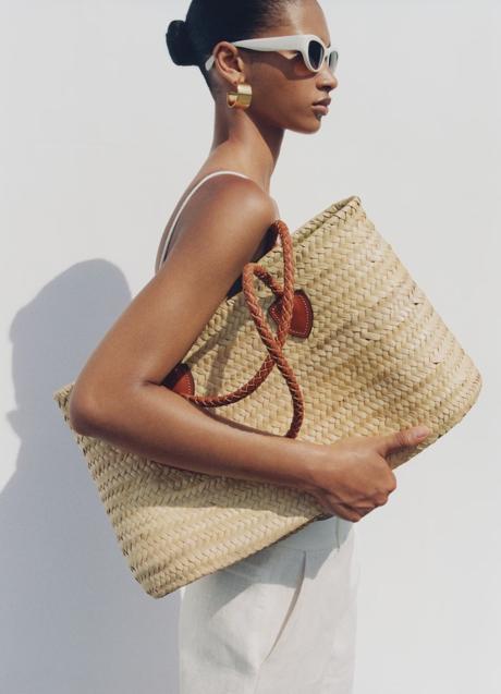 Imagen - Bolso de rafia de Mango (99,99 euros)