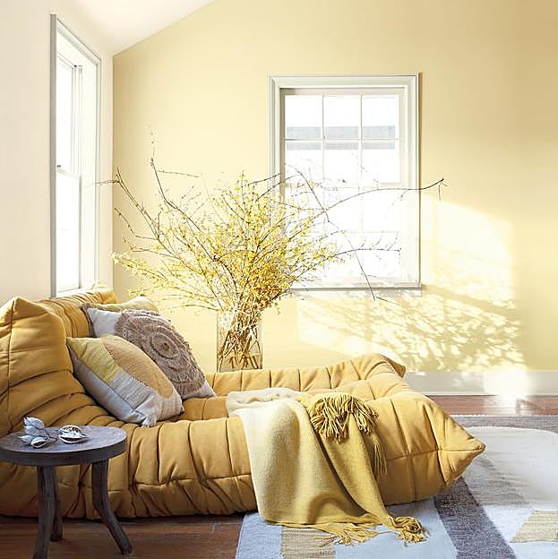 Butter yellow: el nuevo color de tendencia que sustituye al blanco en la decoración de nuestro hogar este verano 2024