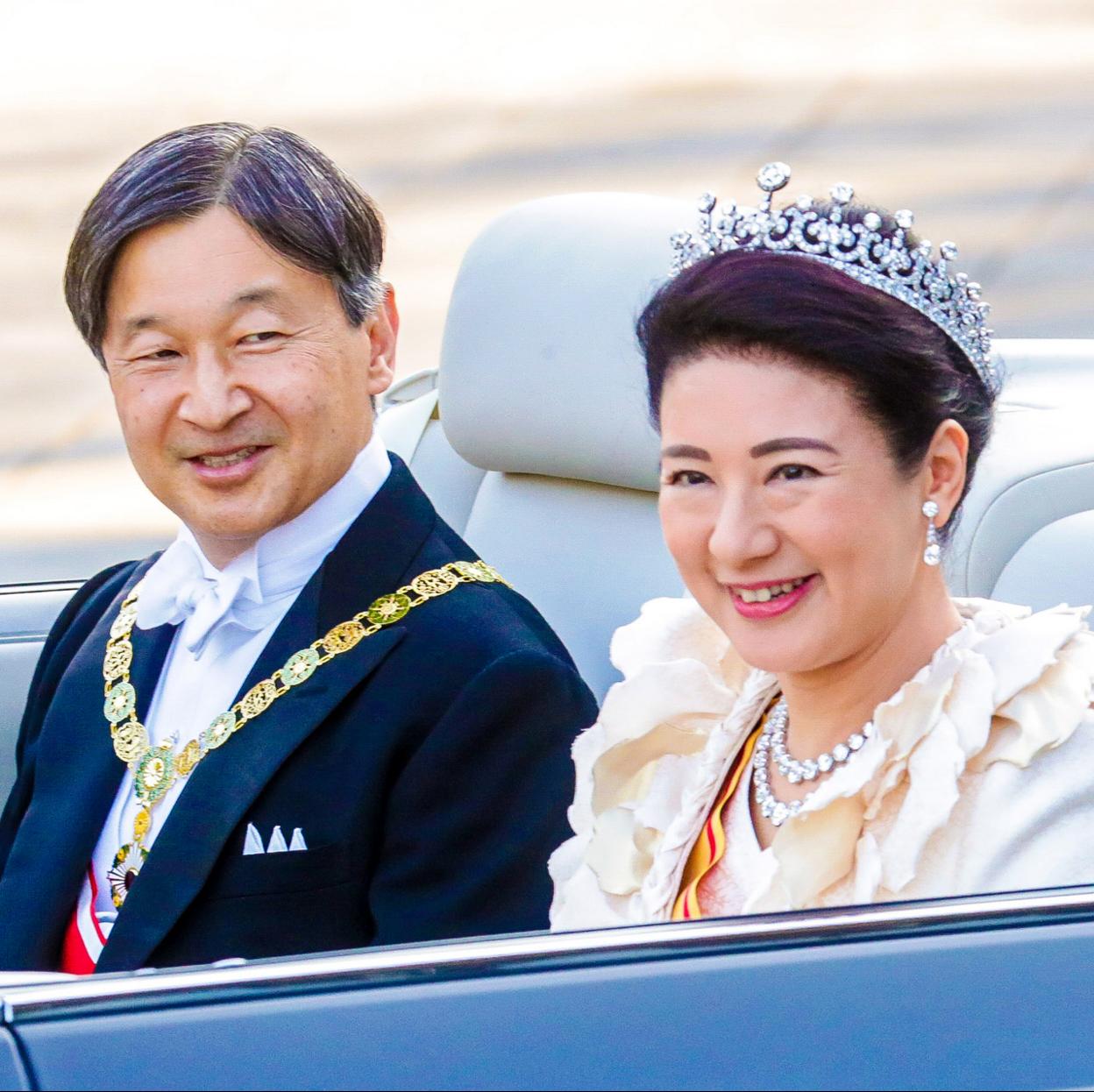 El emperador Naruhito de Japón con su mujer Masako.