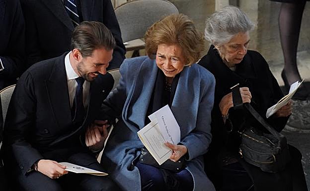 Philippos de Grecia, junto a la reina Sofía y su hermana Irene. 