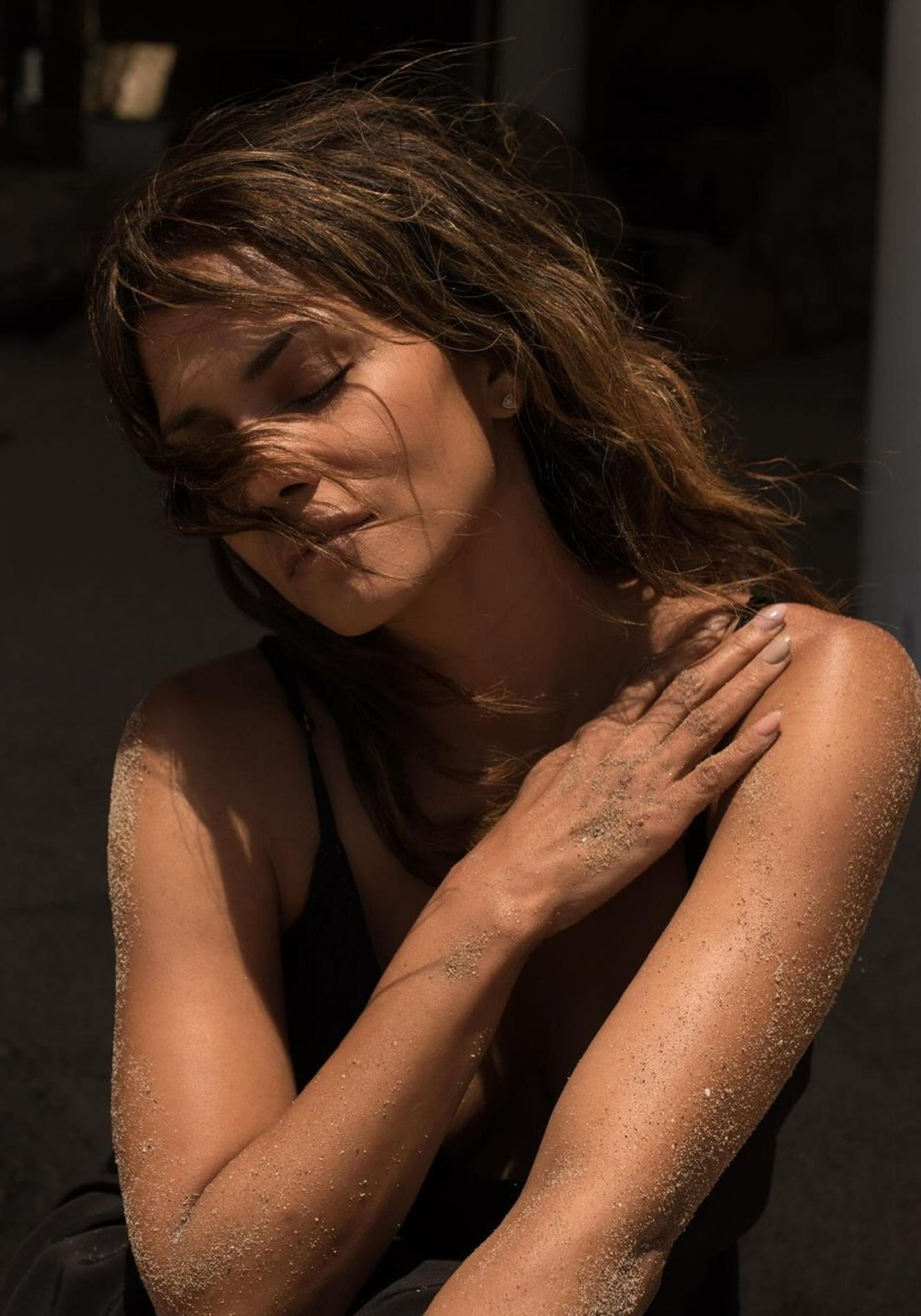 El burpee es un ejercicio muy completo ya que trabaja músculos de piernas, abdomen, brazos y espalda.