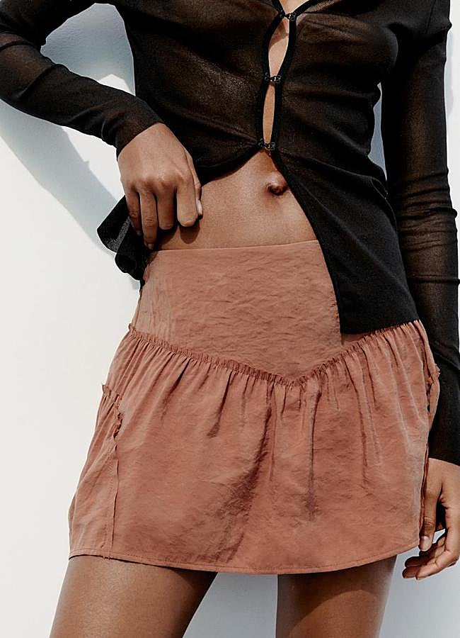 Imagen - Falda pantalón fluida de Zara.