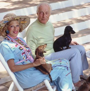 Imagen secundaria 1 - El barón Heini Thyssen en 1971 con su entonces cuñada, Charlene Shorto; los barones Marie-Hélène y Guy de Rothschild, en 1980, y Carlos Fitz-James, actual duque de Alba, inmortalizado por Gianni Ferrari en 1973. 